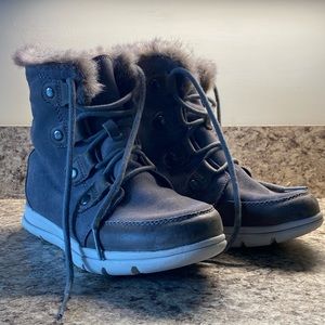 Womens 6.5 Sorel Snow Boots - little wear.